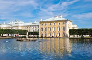 Peterhof bei Sonne